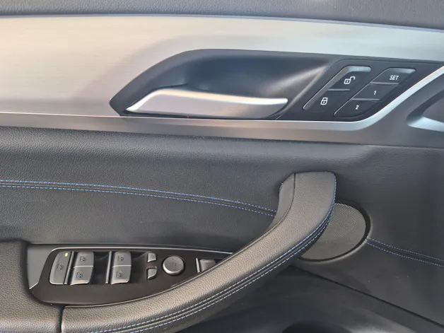 BMW iX3 E-Motor / ab 3,99% Leasing bei Abschluss einer Protect Autoversicherung