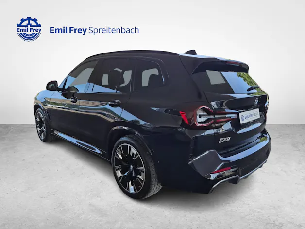 BMW iX3 E-Motor / ab 3,99% Leasing bei Abschluss einer Protect Autoversicherung