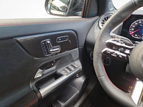 Fahrzeugbild MERCEDES-BENZ GLA 250 4MATIC Swiss Star AMG Line