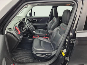 https://vehicle.imgix.net/4372049/da78425c-c536-40cb-98ea-e09eb3b96996.jpg