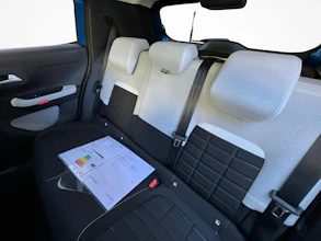 https://vehicle.imgix.net/4372314/aef28142-e3d1-4fc8-a38c-92b1aced2e45.jpg