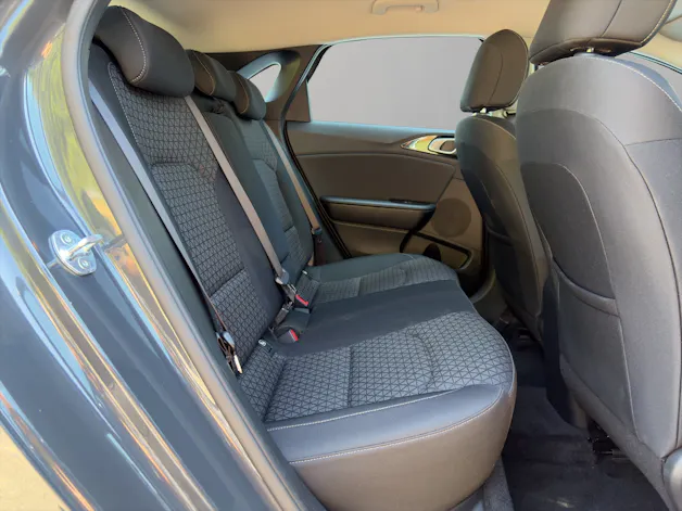 Kia Ceed 1.5 T-GDi MHEV Power / Rückfahrkamera / Einparkhilfe hinten / Tempomat / Alarmanlage / inkl. Winterreifen / CH-Herstellergarantie