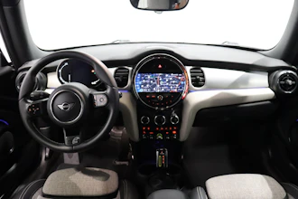 https://vehicle.imgix.net/4372392/2911dfb7-8a8c-4d24-9678-65a2aa509774.JPG