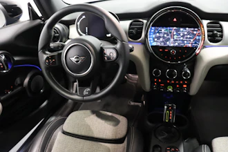 https://vehicle.imgix.net/4372392/bfa3a3f1-fac5-4ad0-8df0-3176d08bf004.JPG