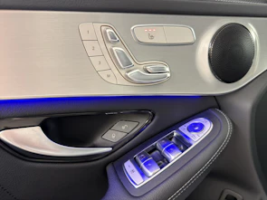 Fahrzeugbild MERCEDES-BENZ GLC 200 Night Star AMG Line 4m