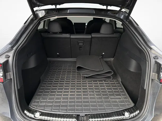 Tesla Model Y Long Range D