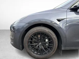 Tesla Model Y Long Range D