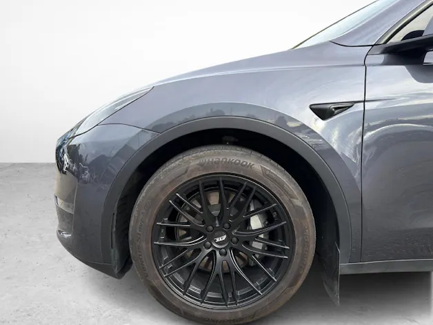 Tesla Model Y Long Range D