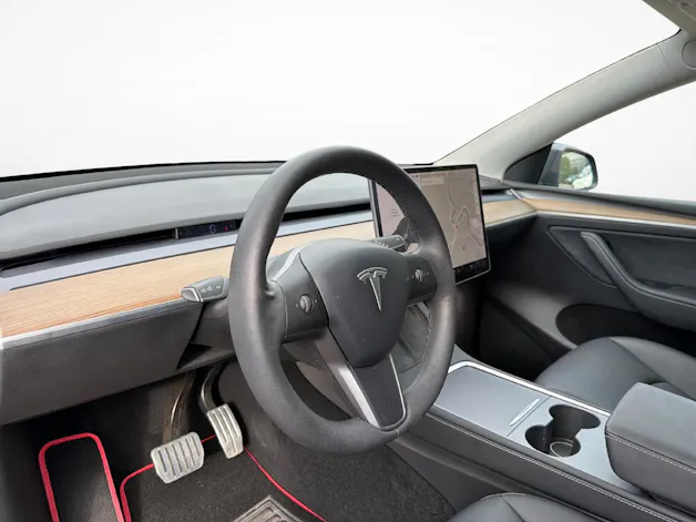 Tesla Model Y Long Range D