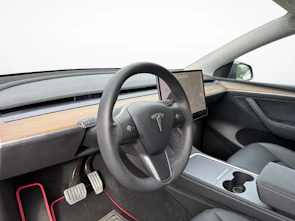 Fahrzeugbild TESLA Model Y Long Range D