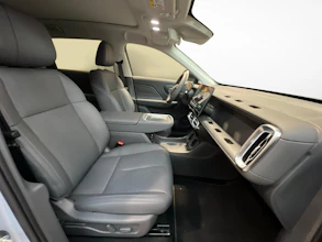 https://vehicle.imgix.net/4372662/004b5adf-76ba-48f9-969d-0bb468752616.jpg