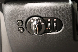 https://vehicle.imgix.net/4372736/cadb95e8-cb2f-4c7f-8306-ec2955b2b4c2.JPG