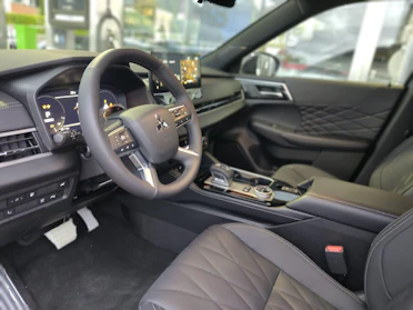 MITSUBISHI OUTLANDER 11