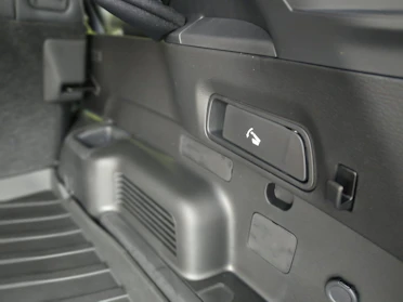 MITSUBISHI OUTLANDER 9