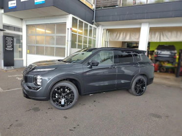 MITSUBISHI OUTLANDER 4