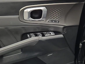 https://vehicle.imgix.net/4372953/f52a0a44-3b40-41d6-9bc8-d7b5d318171c.jpg
