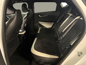 https://vehicle.imgix.net/4373009/fe8c4ab3-dc1b-4521-af57-37a20f058653.jpg