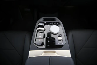 https://vehicle.imgix.net/4373010/845579ed-0b79-4836-af6e-419e2c6cc78a.jpg