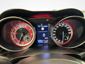 https://vehicle.imgix.net/4373054/93d43e7f-d9c4-49b6-84b9-e1891015463e.jpg