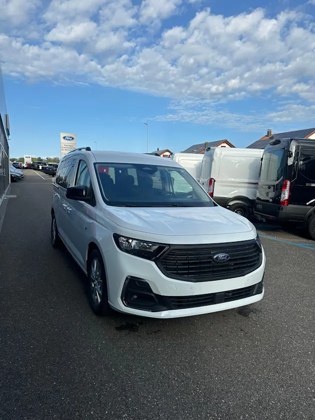 Ford TOURNEO CONNECT Grand 2.0 EcoB Titanium/122CV/Aut.