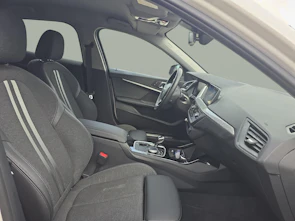 image du véhicule BMW 118i