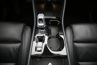 https://vehicle.imgix.net/4373671/e0d3fdb1-7f01-4304-8c67-cf92e1c1a7dd.jpg