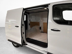 https://vehicle.imgix.net/4373715/348ba923-6d5c-4a8c-8972-58cbe976da12.jpg