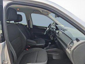 https://vehicle.imgix.net/4373741/122ba553-b699-448e-a6da-b2982815beda.jpg