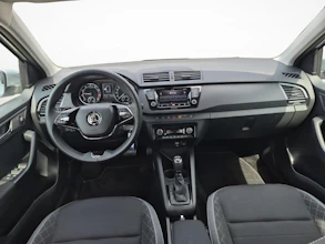 https://vehicle.imgix.net/4373741/5c464872-b6c3-463f-adf9-637c52eb4036.jpg