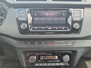 https://vehicle.imgix.net/4373741/72558e86-e549-4c0e-8331-a4a1c012e70f.jpg