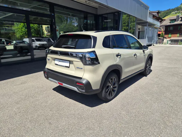 Suzuki S-Cross 1.4 T Black Edition Top Hybrid 4x4