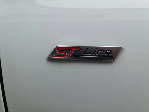 FORD Kuga 2.5 Hybrid ST-Line X 4x4