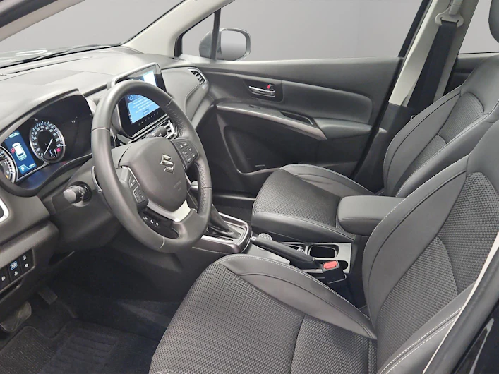 Fahrzeugbild SUZUKI S-CROSS