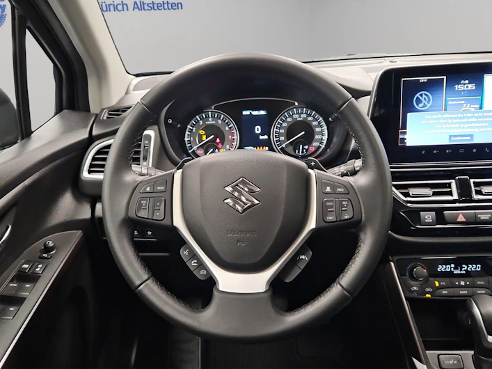 Fahrzeugbild SUZUKI S-CROSS