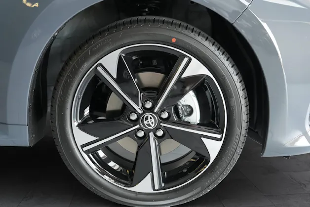 Toyota Yaris 1.5 VVT-i HSD Premium