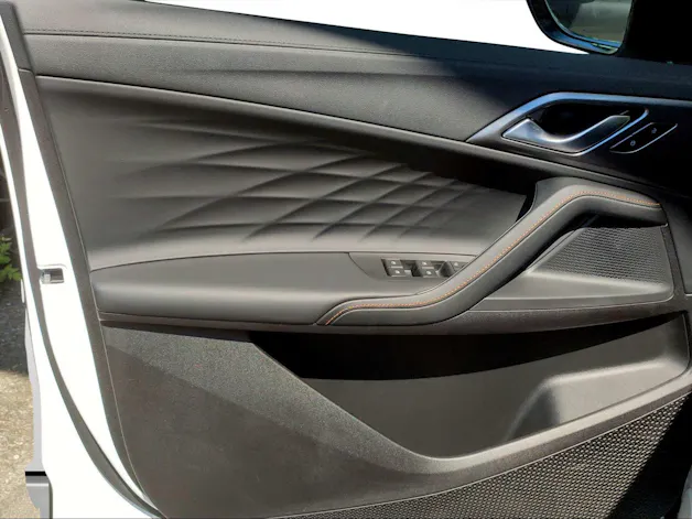 MG HS 1.5 Hybrid Luxury