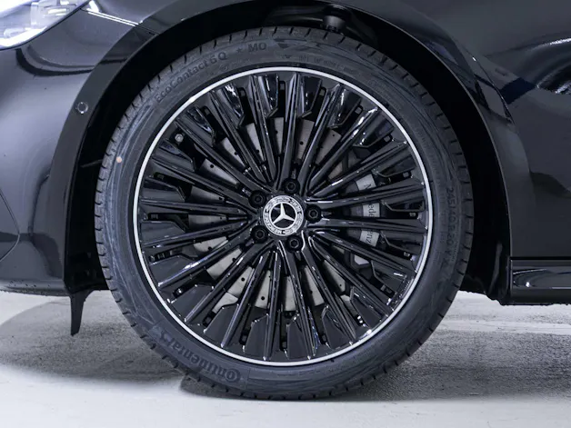 Mercedes-Benz E 220 d 4MATIC T-Modell "Swiss Star"