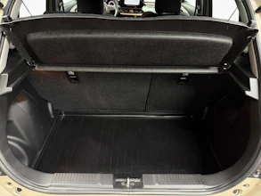 https://vehicle.imgix.net/4374308/d9352184-51c9-484b-a8e1-3308b3fdcf2a.jpg