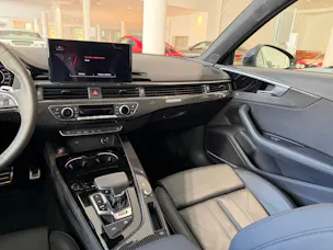 Audi RS4 Avant quattro tiptronic