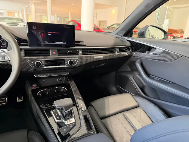 Audi RS4 Avant quattro tiptronic