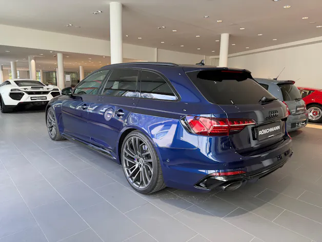 Audi RS4 Avant quattro tiptronic