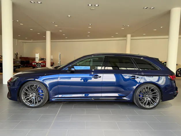 Audi RS4 Avant quattro tiptronic