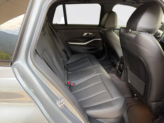 BMW 330e xDrive Touring