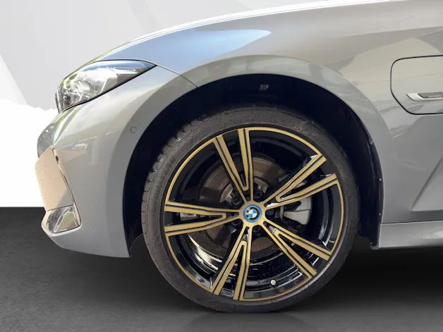 BMW 330e xDrive Touring