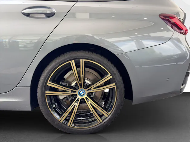 BMW 330e xDrive Touring