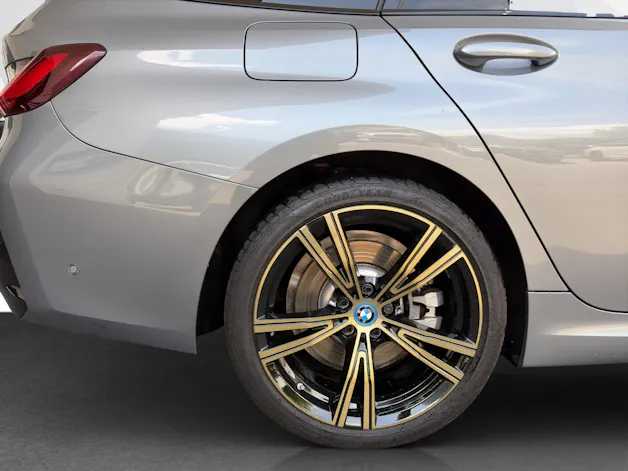 BMW 330e xDrive Touring