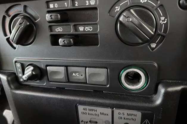 Land Rover Defender 90 2.2 TD4 Station Wagon