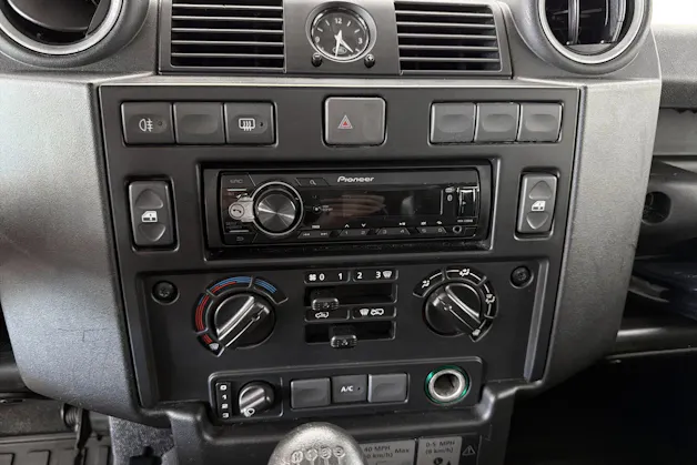 Land Rover Defender 90 2.2 TD4 Station Wagon