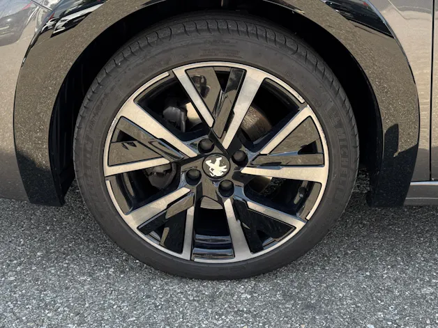 Peugeot 208 1.2 PureTech GT EAT8