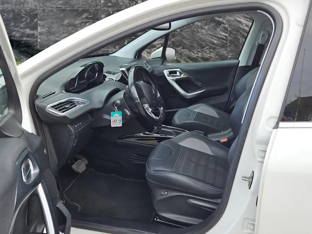 Peugeot 2008 1.2 PureTech Allure EAT6
